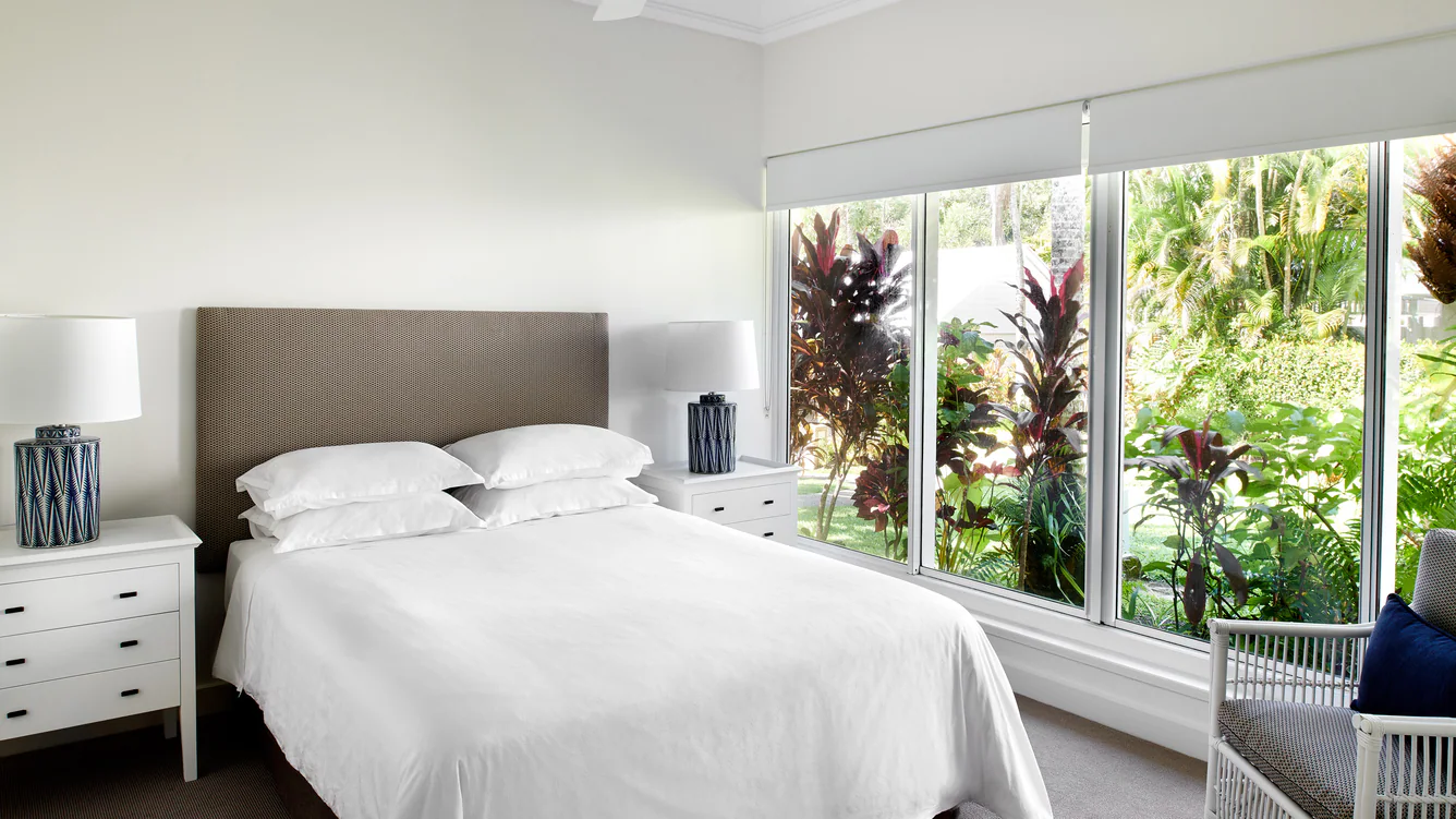 cnssi-king-guestroom-8653-hor-wide